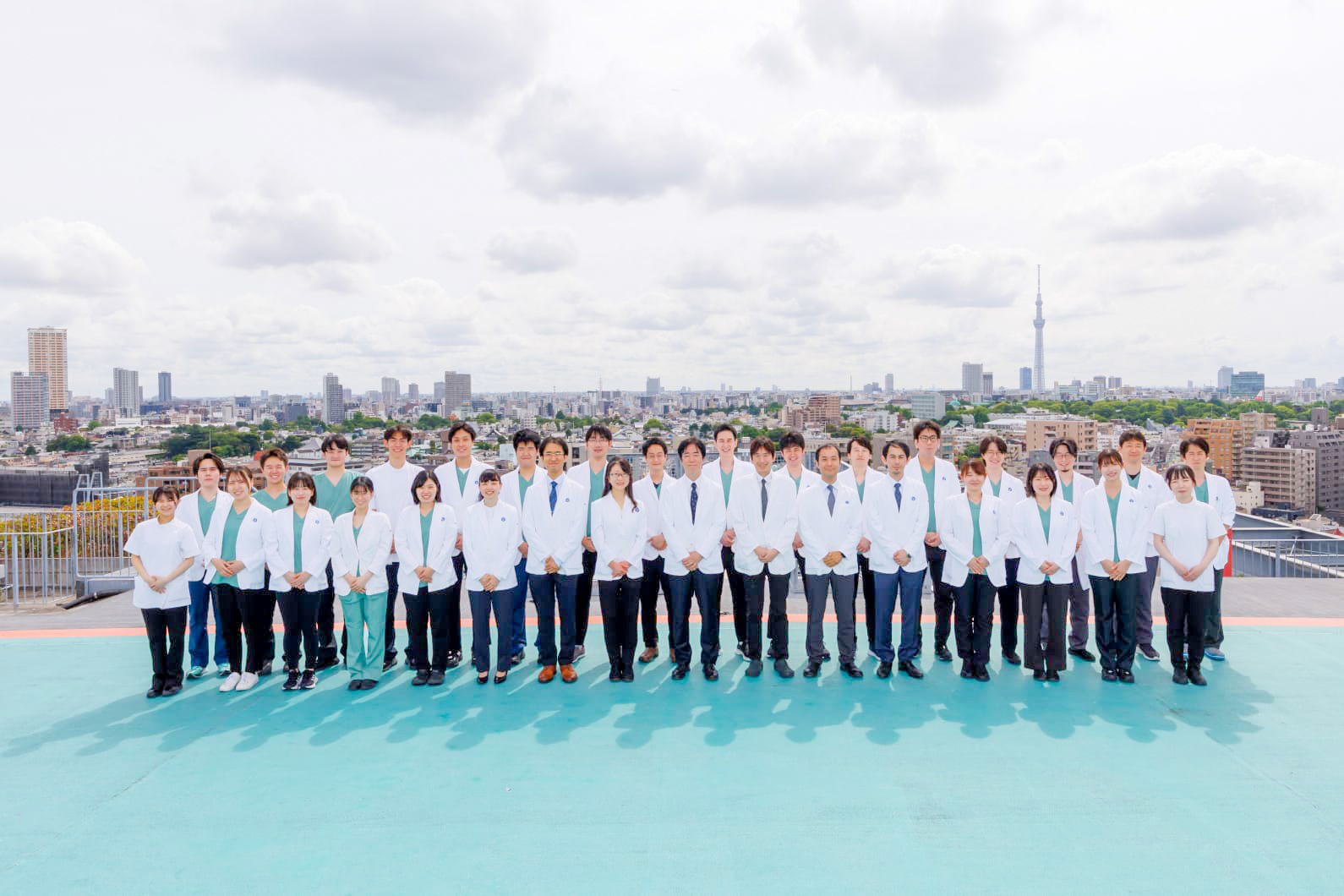 2026年5月 集合写真(日本医科大学付属病院ヘリポートにて)